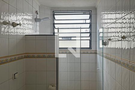 Banheiro de apartamento para alugar com 1 quarto, 54m² em Gonzaga, Santos