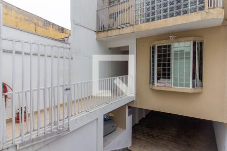 Casa à venda com 238m², 4 quartos e 2 vagas Casa à venda com 238m², 4 quartos e 2 vagasFachada