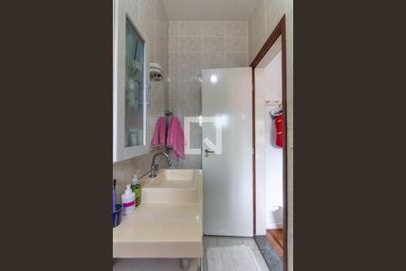 Casa à venda com 238m², 4 quartos e 2 vagas Casa à venda com 238m², 4 quartos e 2 vagasBanheiro da Suíte 1