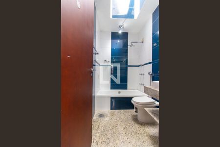 Casa à venda com 238m², 4 quartos e 2 vagas Casa à venda com 238m², 4 quartos e 2 vagasBanheiro da Suíte 3