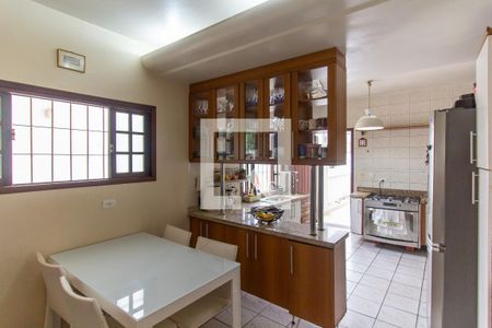 Casa à venda com 238m², 4 quartos e 2 vagas Casa à venda com 238m², 4 quartos e 2 vagasCozinha