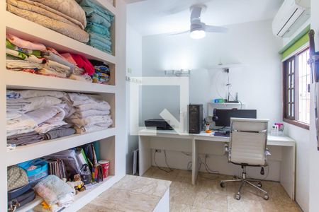 Casa à venda com 238m², 4 quartos e 2 vagas Casa à venda com 238m², 4 quartos e 2 vagasQuarto 3 - Suíte