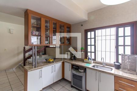 Casa à venda com 238m², 4 quartos e 2 vagas Casa à venda com 238m², 4 quartos e 2 vagasCozinha