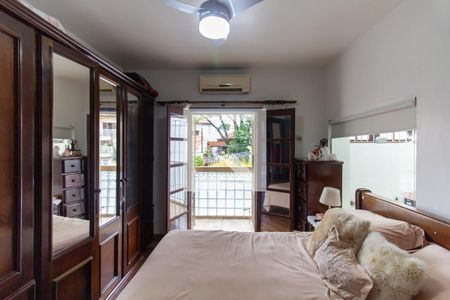 Casa à venda com 238m², 4 quartos e 2 vagas Casa à venda com 238m², 4 quartos e 2 vagasQuarto 4 - Suíte