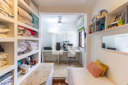 Casa à venda com 238m², 4 quartos e 2 vagas Casa à venda com 238m², 4 quartos e 2 vagasQuarto 3 - Suíte