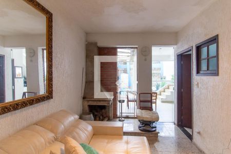 Casa à venda com 238m², 4 quartos e 2 vagas Casa à venda com 238m², 4 quartos e 2 vagasàrea de laser