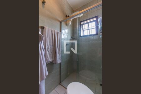 Casa à venda com 238m², 4 quartos e 2 vagas Casa à venda com 238m², 4 quartos e 2 vagasBanheiro da Suíte 2