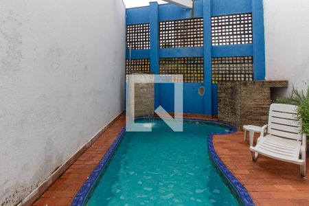 Casa à venda com 238m², 4 quartos e 2 vagas Casa à venda com 238m², 4 quartos e 2 vagasÁrea comum - Piscina