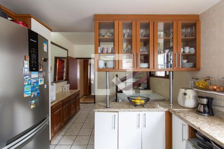 Casa à venda com 238m², 4 quartos e 2 vagas Casa à venda com 238m², 4 quartos e 2 vagasCozinha