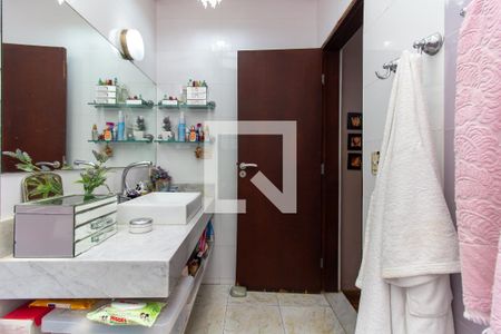 Casa à venda com 238m², 4 quartos e 2 vagas Casa à venda com 238m², 4 quartos e 2 vagasBanheiro da Suíte 4