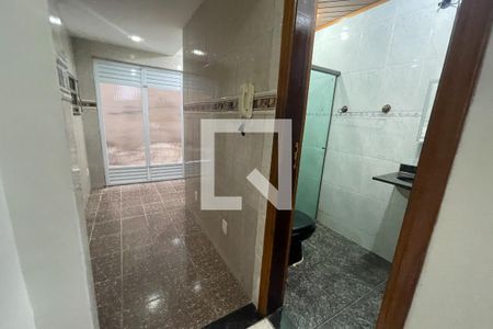 Corredor de apartamento para alugar com 2 quartos, 55m² em Vila São Luis, Duque de Caxias