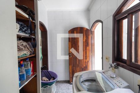 Casa à venda com 250m², 5 quartos e 5 vagas Casa à venda com 250m², 5 quartos e 5 vagasLavanderia