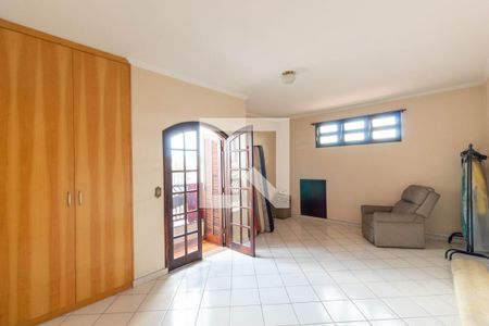 Casa à venda com 250m², 5 quartos e 5 vagas Casa à venda com 250m², 5 quartos e 5 vagasQuarto 4