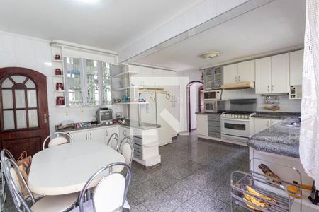 Casa à venda com 250m², 5 quartos e 5 vagas Casa à venda com 250m², 5 quartos e 5 vagasCozinha