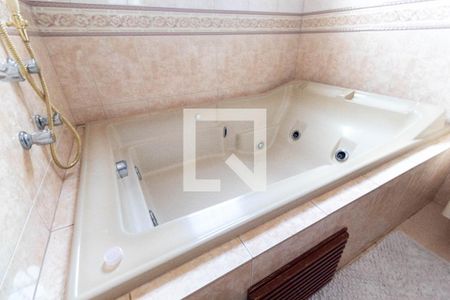 Casa à venda com 250m², 5 quartos e 5 vagas Casa à venda com 250m², 5 quartos e 5 vagasBanheiro da Suíte 1