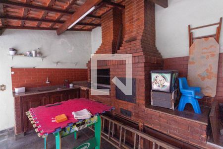 Casa à venda com 250m², 5 quartos e 5 vagas Casa à venda com 250m², 5 quartos e 5 vagasChurrasqueira