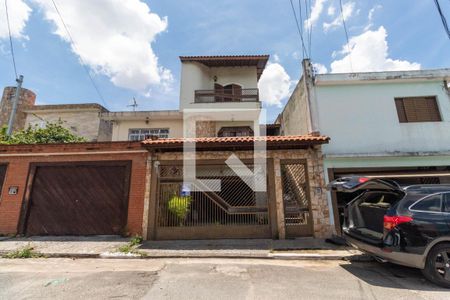 Casa à venda com 250m², 5 quartos e 5 vagas Casa à venda com 250m², 5 quartos e 5 vagasFachada