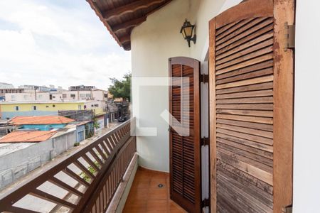 Casa à venda com 250m², 5 quartos e 5 vagas Casa à venda com 250m², 5 quartos e 5 vagasVaranda