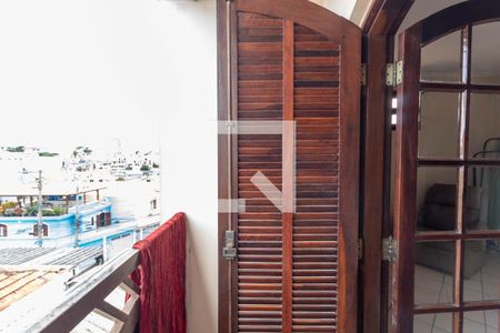 Casa à venda com 250m², 5 quartos e 5 vagas Casa à venda com 250m², 5 quartos e 5 vagasVaranda