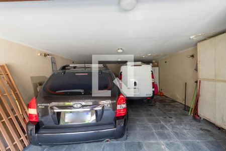 Casa à venda com 250m², 5 quartos e 5 vagas Casa à venda com 250m², 5 quartos e 5 vagasGaragem