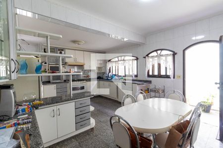 Casa à venda com 250m², 5 quartos e 5 vagas Casa à venda com 250m², 5 quartos e 5 vagasCozinha