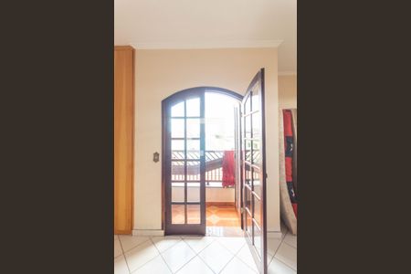 Casa à venda com 250m², 5 quartos e 5 vagas Casa à venda com 250m², 5 quartos e 5 vagasVaranda