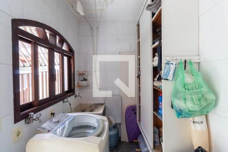 Casa à venda com 250m², 5 quartos e 5 vagas Casa à venda com 250m², 5 quartos e 5 vagasLavanderia