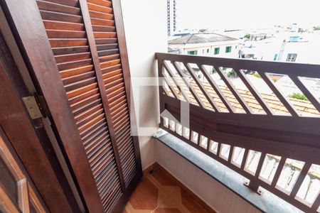 Casa à venda com 250m², 5 quartos e 5 vagas Casa à venda com 250m², 5 quartos e 5 vagasVaranda