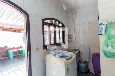 Casa à venda com 250m², 5 quartos e 5 vagas Casa à venda com 250m², 5 quartos e 5 vagasLavanderia