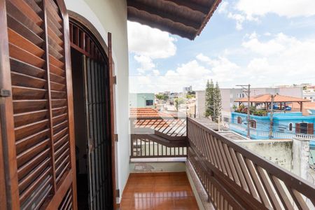 Casa à venda com 250m², 5 quartos e 5 vagas Casa à venda com 250m², 5 quartos e 5 vagasVaranda