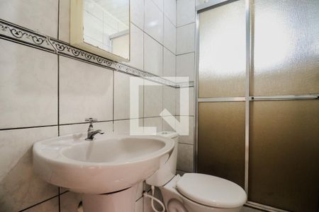 Banheiro de apartamento para alugar com 1 quarto, 56m² em Jardim Itu, Porto Alegre