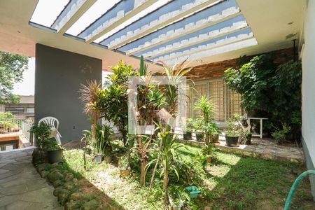 Casa à venda com 337m², 3 quartos e 4 vagas Casa à venda com 337m², 3 quartos e 4 vagasQuintal