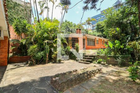 Casa à venda com 337m², 3 quartos e 4 vagas Casa à venda com 337m², 3 quartos e 4 vagasQuintal fundos