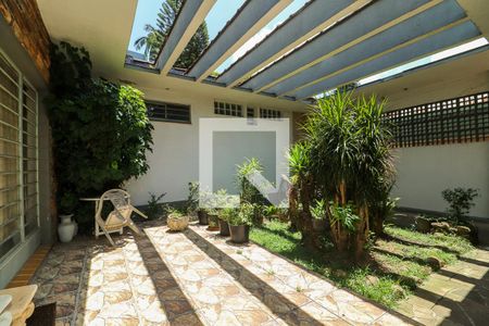 Casa à venda com 337m², 3 quartos e 4 vagas Casa à venda com 337m², 3 quartos e 4 vagasQuintal