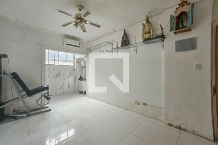 Sala de apartamento para alugar com 2 quartos, 60m² em Vila Maia, Guarujá