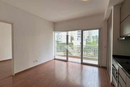 Sala de apartamento à venda com 1 quarto, 50m² em Centro Empresarial Tamboré, Santana de Parnaíba