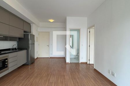 Sala de apartamento à venda com 1 quarto, 50m² em Centro Empresarial Tamboré, Santana de Parnaíba