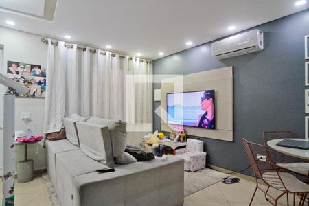 Sala de casa de condomínio à venda com 2 quartos, 90m² em Jardim Primavera, São Paulo