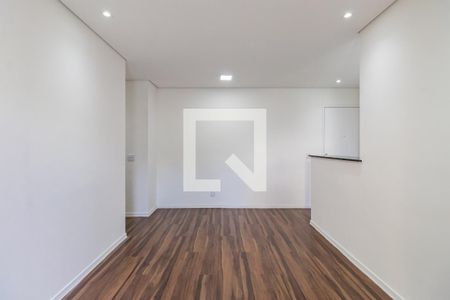 Sala de apartamento à venda com 2 quartos, 72m² em Jardim Tupanci, Barueri