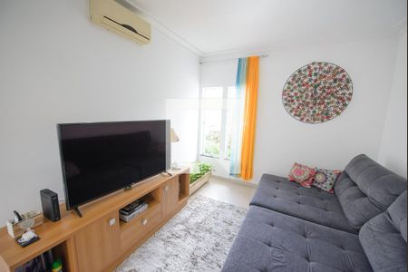 Sala de TV de casa de condomínio para alugar com 3 quartos, 300m² em Vila Jaboticabeira, Taubaté