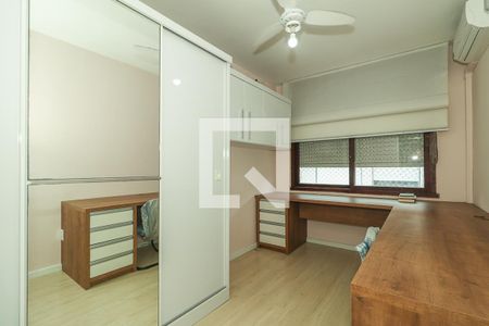 Quarto 2 de apartamento à venda com 2 quartos, 70m² em Vila Ipiranga, Porto Alegre