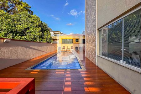 Apartamento à venda com 100m², 3 quartos e 2 vagas Apartamento à venda com 100m², 3 quartos e 2 vagasÁrea comum - Piscina