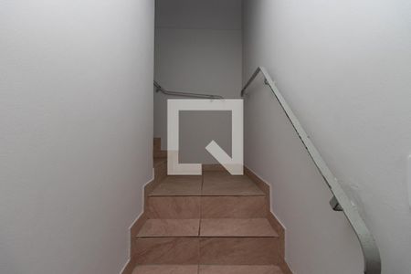 Casa à venda com 190m², 3 quartos e 2 vagas Casa à venda com 190m², 3 quartos e 2 vagasEscada