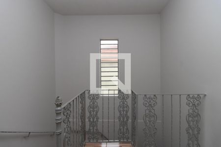 Casa à venda com 190m², 3 quartos e 2 vagas Casa à venda com 190m², 3 quartos e 2 vagasHall da escada