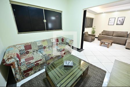 Sala de casa para alugar com 3 quartos, 320m² em Recanto dos Emboabas, Aparecida de Goiânia