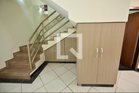 Sala de casa para alugar com 3 quartos, 320m² em Recanto dos Emboabas, Aparecida de Goiânia