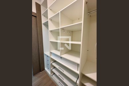 Closet da suíte de casa de condomínio à venda com 3 quartos, 126m² em Medeiros, Jundiaí