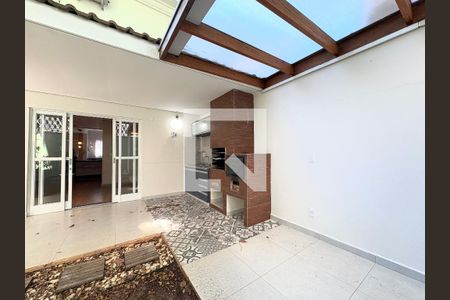 Casa de condomínio à venda com 126m², 3 quartos e 2 vagas Casa de condomínio à venda com 126m², 3 quartos e 2 vagasQuintal