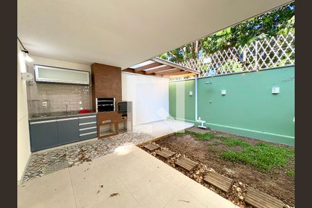 Casa de condomínio à venda com 126m², 3 quartos e 2 vagas Casa de condomínio à venda com 126m², 3 quartos e 2 vagasQuintal