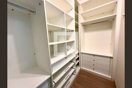 Closet da suíte de casa de condomínio à venda com 3 quartos, 126m² em Medeiros, Jundiaí